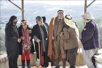 مشهد من مسلسل "حدود شقيقة" الذي يجمع بين ممثلين لبنانيين وسوريين