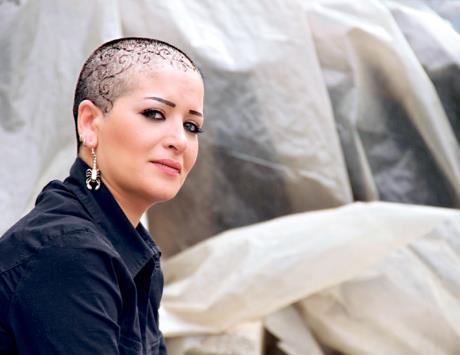 أول فنانة عربية تحلق شعرها ليطابق الدور 
