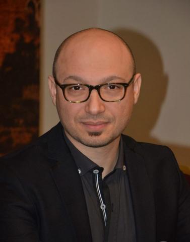 الكاتب هوزان عكو
