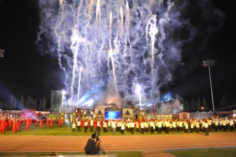 الشعلة الأولمبية تعلن بداية الأولمبياد الإقليمي الخاص السابع