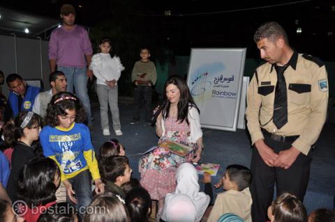 صفاء سلطان تحتضن أطفال دمشق