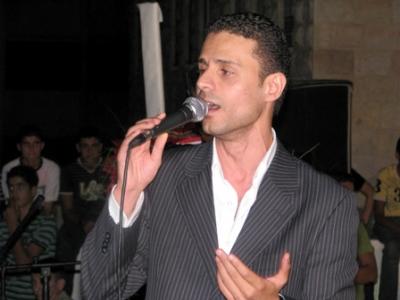 الفلسطيني عمار حسن يغني للانتفاضة: "مريم"
