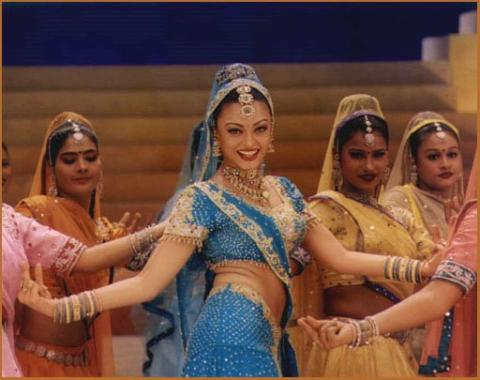 نواعير العاصي ترقص على أنغامٍ هندية