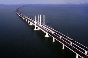 افتتاح اطول جسر في العالم في الصين 