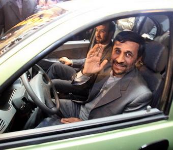بيع سيارة أحمدي نجاد في مزاد خيري مقابل 2.5 مليون دولار