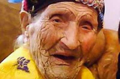 بالصور.. جزائرية عمرها 120 عام ولها 230 حفيد لم تزر طبيبا قط