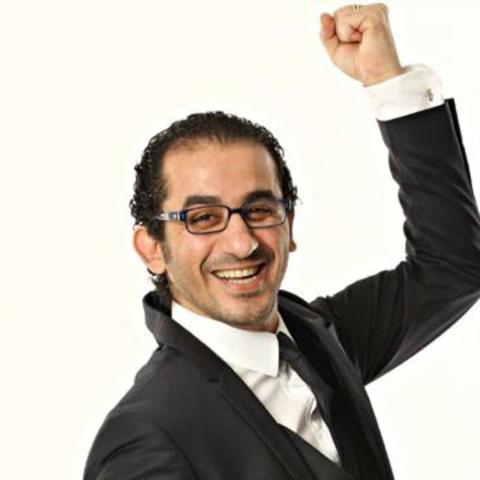 أحمد حلمي يحتفل بتغلبه على المرض