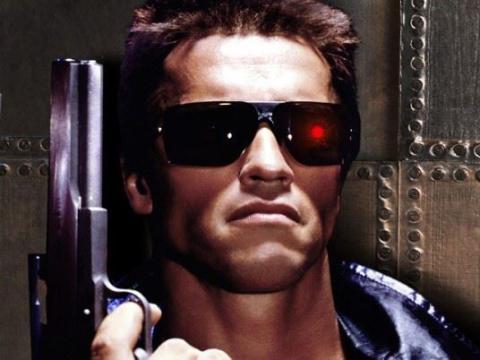 الممثل أرنولد شوازنجر في لقطة من فيلم Terminator 