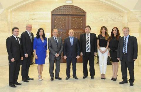 رئيس الحكومة يكرم فنانين سوريين شاركوا في مهرجان الإسكندرية