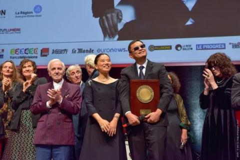 وونغ كار واي يفوز بجائزة "لوميير" في فرنسا 