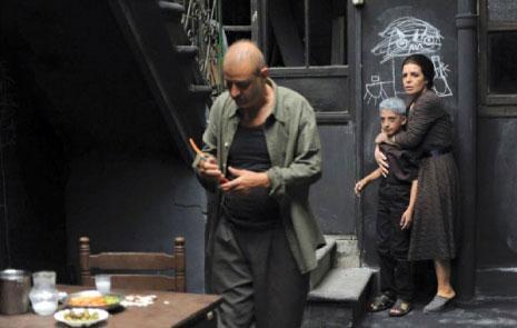 بسام كوسا وضحى الدبس في مشهد من «الرابوص»