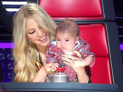 شاكيرا وابنها على كرسي تحكيم The Voice