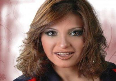 منة جلال تأمل تقديم السيرة الذاتية للفنانة الراحلة نعيمة عاكف