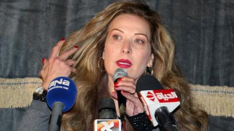 الفنانة السورية رغدة على سرير الموت