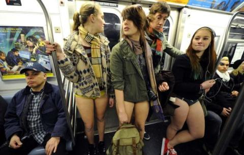يوم عالمي لـ”خلع السراويل” في مترو لندن